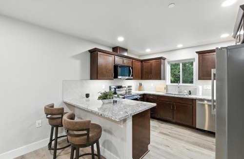 Auberry House | The White House Coveted Triplex Near Lake