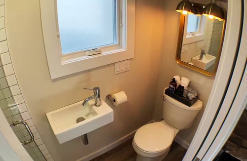 Alphabet Historic District Hotel | The Wiedler - Charming Tiny Home - AC, WiFi in the heart of the action!