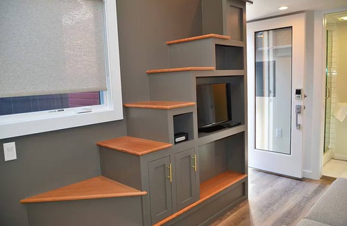 Alphabet Historic District Hotel | The Wiedler - Charming Tiny Home - AC, WiFi in the heart of the action!