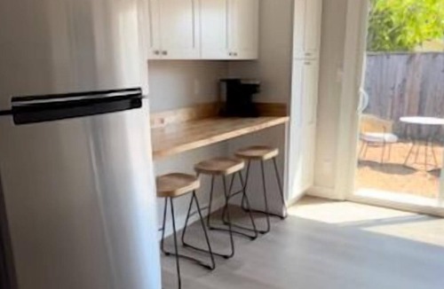 Napa Cottage | This beautiful furnished home is located in the desirable Alphabet St area