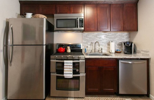 Gold Hill Cottage | This cottage is a 1 bedroom(s), 1 bathrooms, located in Gold Hill, OR.