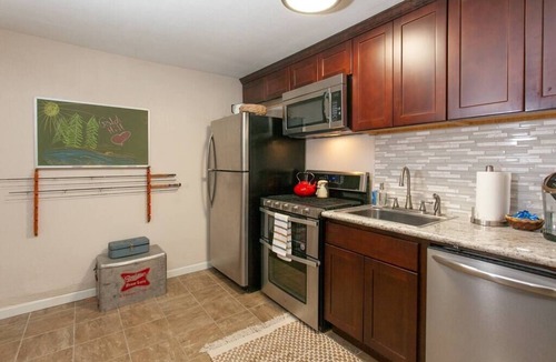 Gold Hill Cottage | This cottage is a 1 bedroom(s), 1 bathrooms, located in Gold Hill, OR.