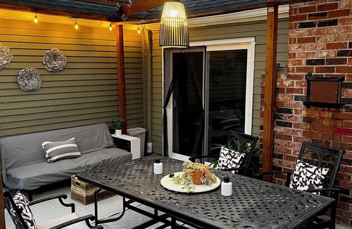 Camas Cottage | This cute well appointed cottage in quiet Camas, WA is just mins away from PDX