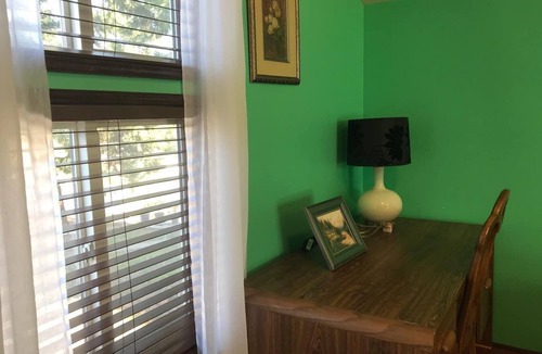 Shady Cove Apartment | This guest suite is a 1 bedroom(s), 1 bathrooms, located in Shady Cove, OR.