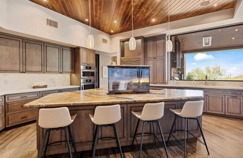 Scottsdale House | This home is ONLY AVAILABLE THROUGH 9/30/2024. 30 DAY minimum stay per the HOA.