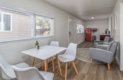 Livermore House | This house is a 4 bedroom(s), 2 bathrooms, located in Livermore, CA.