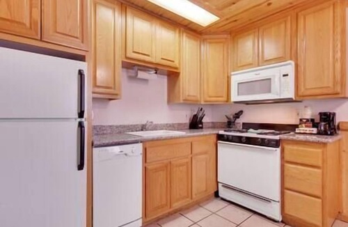 Lakeside Park House | This Spacious 2 Bedroom 1 Bath Townhouse in South Lake Tahoe Sleeps 6
