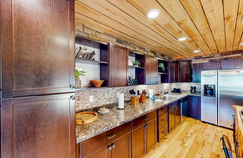 Ponderosa Trails House | Three-story mountain-view home with fireplaces, washer/dryer, AC, dog-friendly!