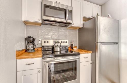 Government Camp House | Thunderhead Lodge Condo 204 - Modern Heated Pool & Games