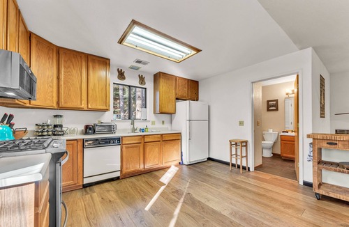 Soda Springs House | Ticket To Ride -Fun, Cozy, Close to it all, Cabin!