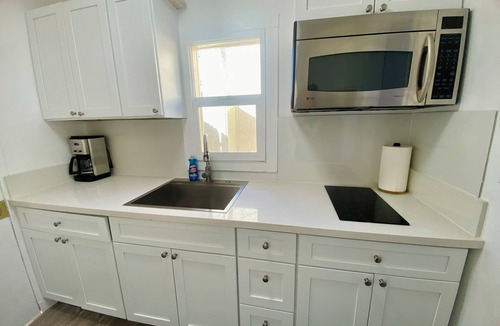 Downtown Phoenix Cottage | Tifany blue door cotage with AC in Phoenix E