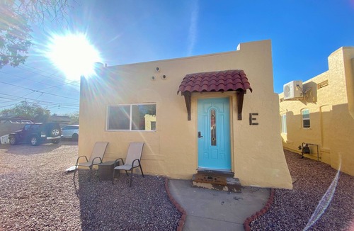 Downtown Phoenix Cottage | Tifany blue door cotage with AC in Phoenix E