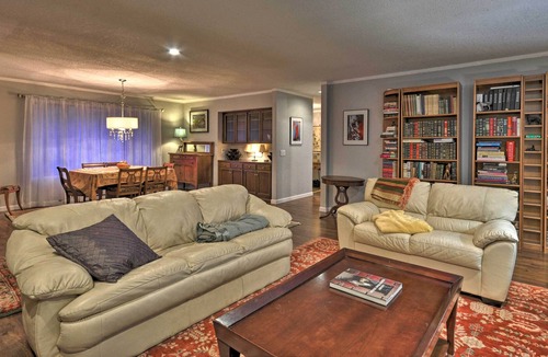 Bull Mountain House | Tigard Retreat w/Deck, 15 Mins From Portland!