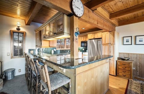 Mammoth Lakes Condo | Timber Ridge #2 - Ski in/Ski Out to Eagle Lodge - right by trail out
