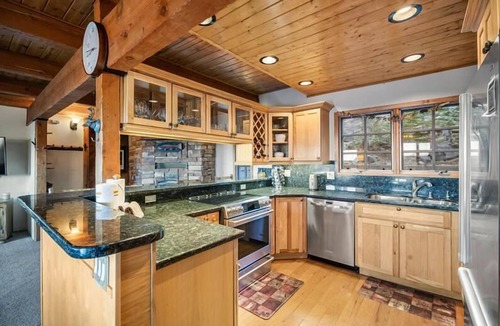 Mammoth Lakes Condo | Timber Ridge #2 - Ski in/Ski Out to Eagle Lodge - right by trail out