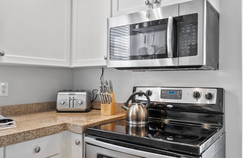 Joaquin House | Timeless 1890s Bungalow Steps to Downtown