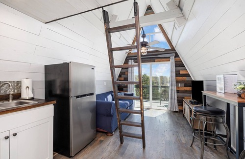 Lampe Cabin | Tiny AFrame/Fire Pit/Pets/Lake Access/Dogwood Canyon