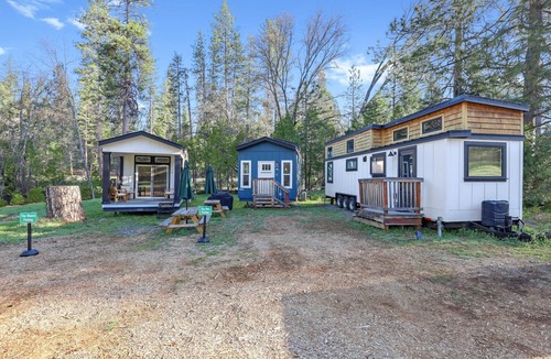 Groveland Cottage | Tiny Blue House at Yosemite gateway