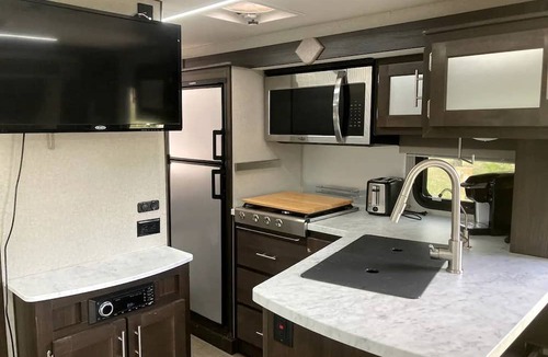 Santa House | Tiny Caravan Great for Couples with Landscape Views in Idaho