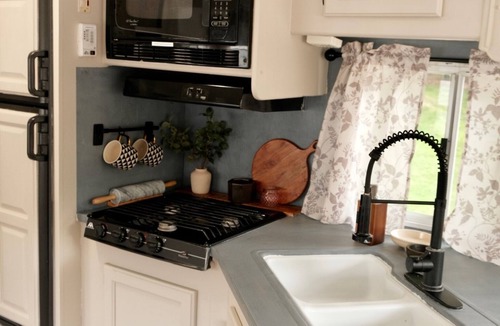Leeds House | Tiny Home RV near Zion National Park! #14B