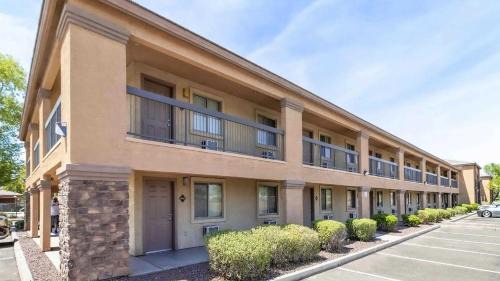 Tolleson Apartment | Tolleson Studio Retreat with Pool Access