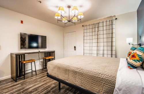 Tolleson Apartment | Tolleson Studio Stylish Retreat for 2 Guests