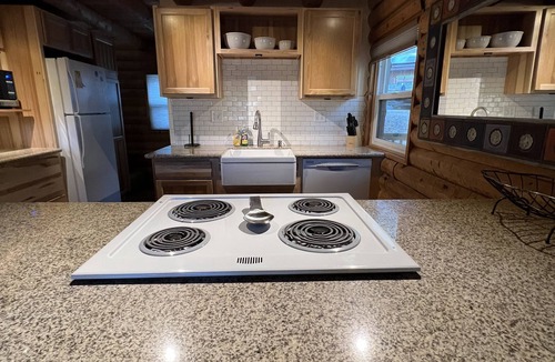 Oak Shores House | Tomos Landing-Walking Distance to the Marina with Private Slip!