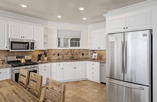 South Oceanside House | Top Notch Coastal Getaway P813-2