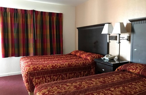 Weed Hotel | Town House Motel