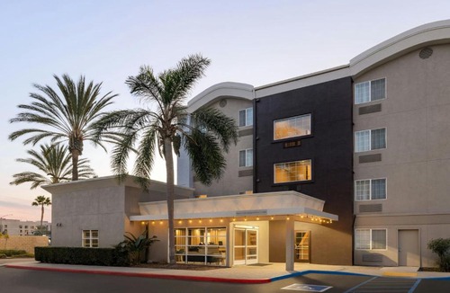 Platinum Triangle Hotel | TownePlace Suites by Marriott Anaheim Maingate Near Angel Stadium