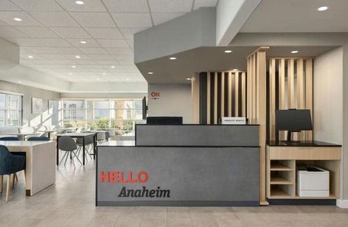 Platinum Triangle Hotel | TownePlace Suites by Marriott Anaheim Maingate Near Angel Stadium