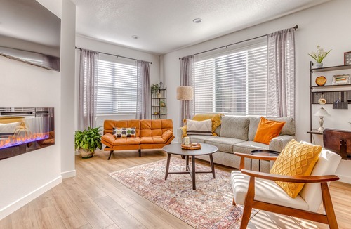 Troutdale House | Townhome with fireplace, game room, washer/dryer, firepit & yard