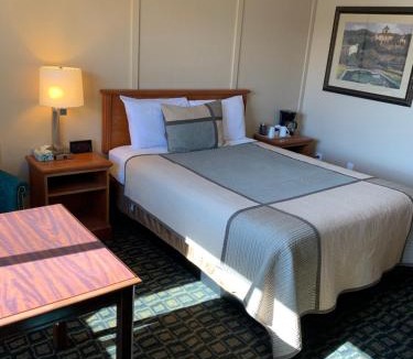 Klamath Falls Hotel | Townhouse Inn & Suites