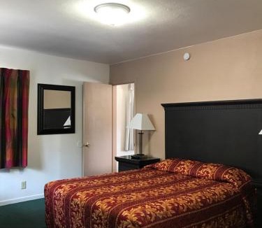 Weed Hotel | Townhouse Motel