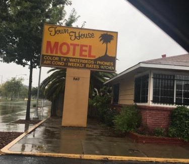 Sacramento Hotel | Townhouse Motel - West Sacramento