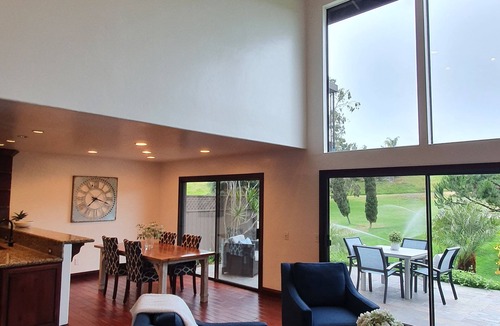 Solana Beach House | Track, Tee and Sea! On the Green, 7 min to Del Mar Race Track & beaches
