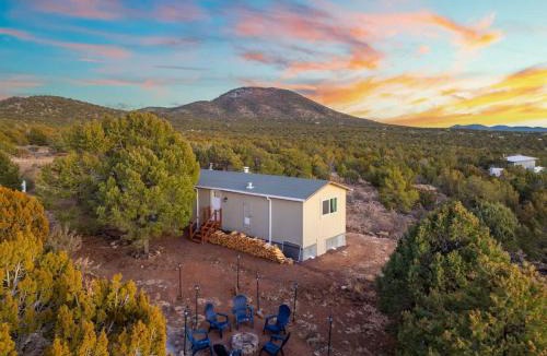 Williams House | Tranquil 12-Acre Haven by Grand Canyon Awaits