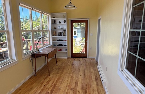 Redway House | Tranquil 2-bedroom country house on beautiful Bear Buttes with 40 mile views.