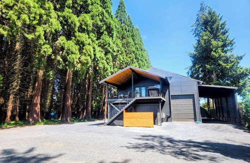 Woodburn House | Tranquil Butte Creek Waterfront Loft with Private Creek Views