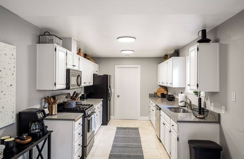 West Salem House | Tranquil Haven! fenced yard, laundry : extended stay