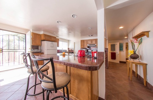 El Cajon House | Tranquil Hilltop 3BR retreat that fits 6+