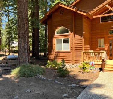 Lake Almanor Country Club House | Tranquil Lake Almanor Black Bear Cabin Central A/C