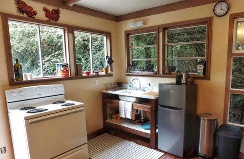 Arcata Cottage | Tranquil Redwood Hideaway with private patio and fast wifi