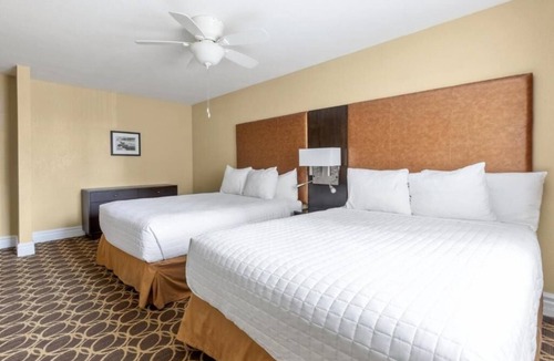 Corte Madera Hotel | Tranquil Retreat Near Ferry & Muir Woods | Outdoor Pool | Parking | BBQ Area