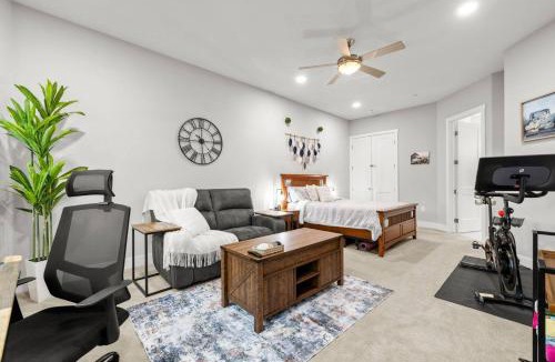 Orangevale House | Tranquil Retreat: Pool, Spa, Firepit, Peloton, WFH