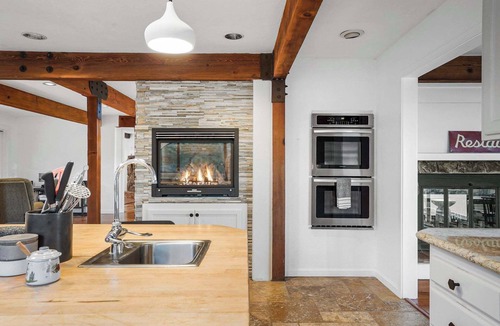 Glen Ellen House | Tranquil Sonoma Retreat - Pool, Hot Tub, Bocce & Outdoor Kitchen