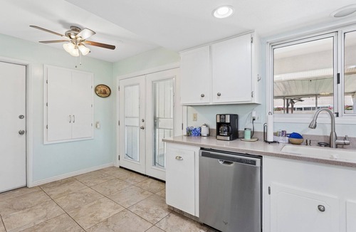 Sun City West House | Tranquil Sun City West Stay | Bright 2BR Home w/Communal Pool