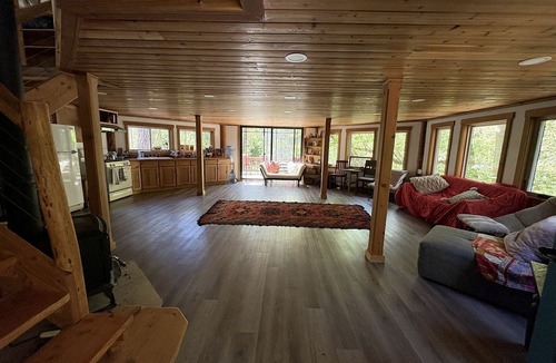 Jacksonville House | Tranquil Woodland Cabin Getaway with Cozy Indoor Fireplace in Jacksonville, Oregon