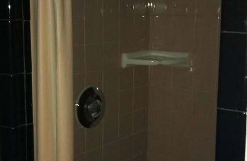 South Wrigley Hotel | Travel Eagle Inn Motel