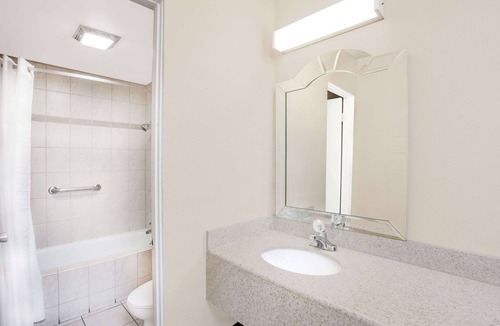 Barstow Hotel | Travelodge by Wyndham Barstow